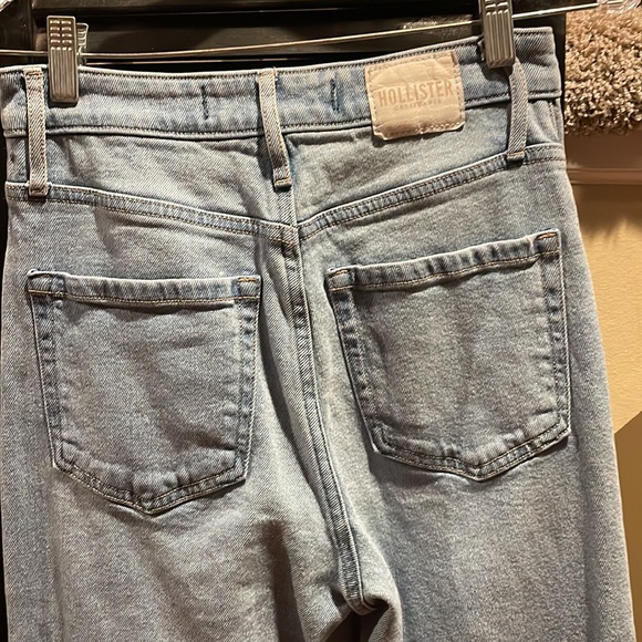 Hollister, size 3 regular ultra high rise dad Jean - Picture 5 of 6